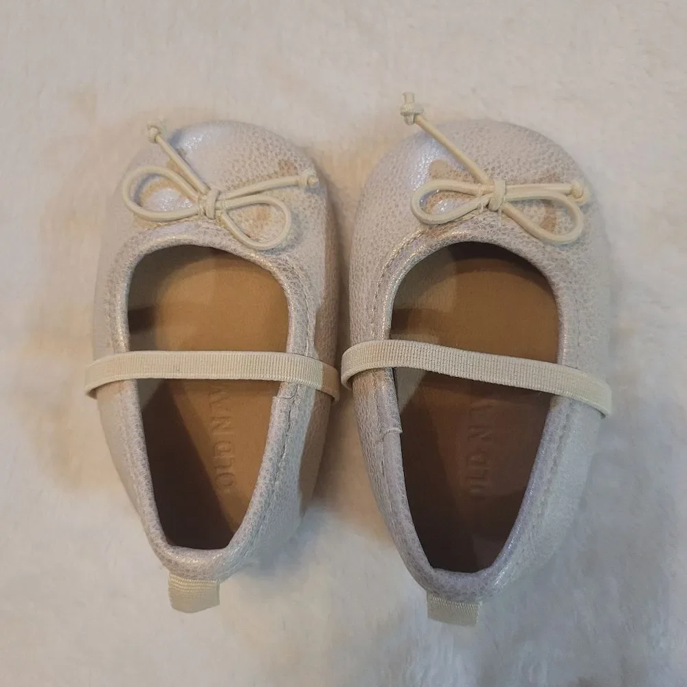 Old navy size 0-3 months baby girl Ballet shoes